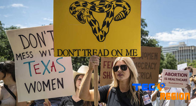 What-does-Texas-law-do-when-it-comes-to-banning-abortion,-and-how-does-this-law-differ-from-other-states